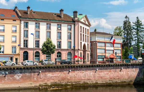 Typische Franse gebouwen in Epinal, Frankrijk — Stockfoto