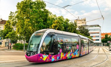 Modern şehir tramvay Alstom Citadis 302 Dijon, Fransa