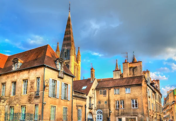 Tradycyjnych budynków starego miasta Dijon, Francja — Zdjęcie stockowe