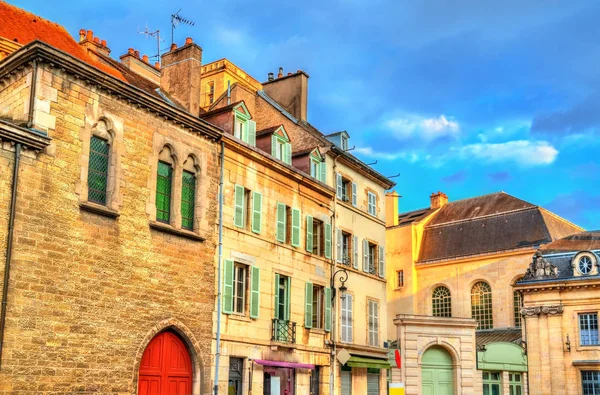 Edifícios tradicionais na Cidade Velha de Dijon, França — Fotografia de Stock