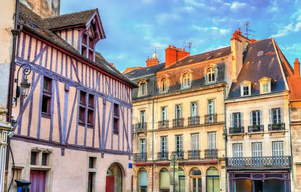 Traditionelle Gebäude in der Altstadt von Dijon, Frankreich — Stockfoto