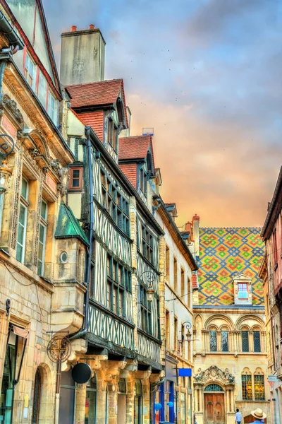 Tradiční domy starého města Dijon, Francie — Stock fotografie