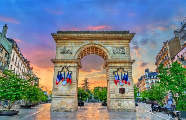 Guillaume brána při západu slunce v Dijonu, Francie — Stock fotografie