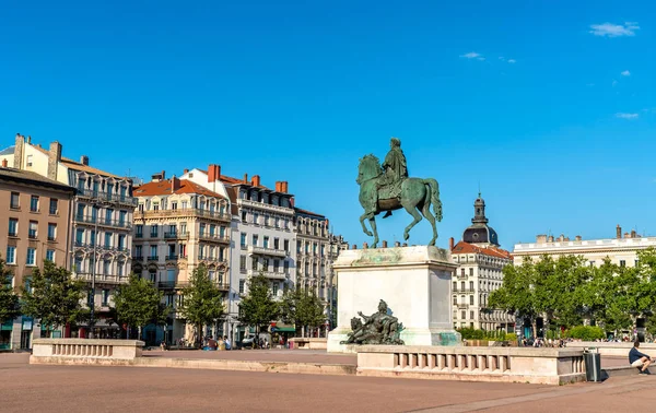 Statue équestre de Louis XIV place Bellecour à Lyon, France — Photo