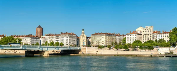 Břehu řeky Rhôny v Lyonu, Francie — Stock fotografie