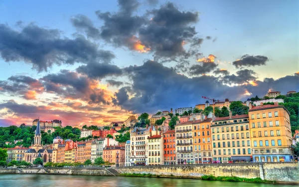 Riverside Saone v Lyonu při západu slunce, Francie — Stock fotografie