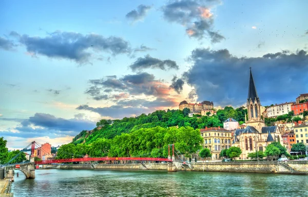 St. George Church bij zonsondergang in Lyon, Frankrijk — Stockfoto