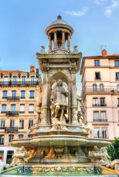 Brunnen am place des jacobins in lyon, Frankreich — Stockfoto