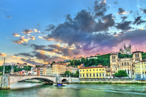 Vue sur la cathédrale de Lyon et la basilique Notre-Dame de Fourvière. Lyon, France — Photo