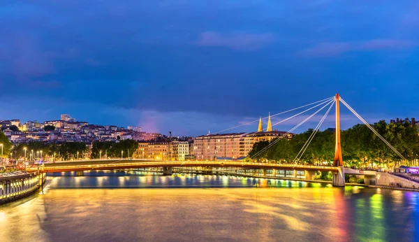 Voetgangersbrug over de Saone in Lyon, Frankrijk — Stockfoto