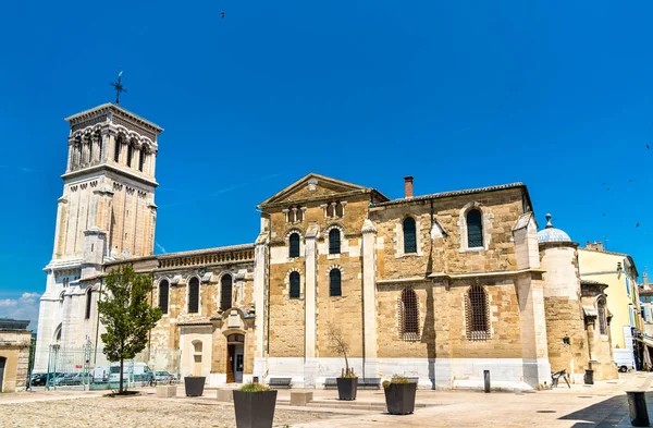 A Catedral de Valência, uma igreja católica romana na França — Fotografia de Stock