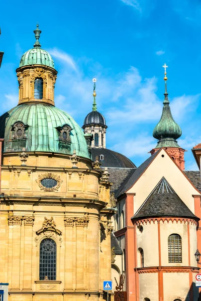 Igrejas na cidade velha de Wurzburg, Alemanha — Fotografia de Stock