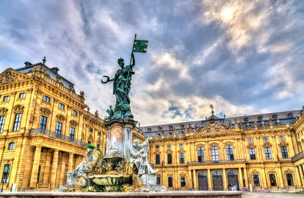 Fonte da Franconia na residência de Wurzburg, na Alemanha — Fotografia de Stock