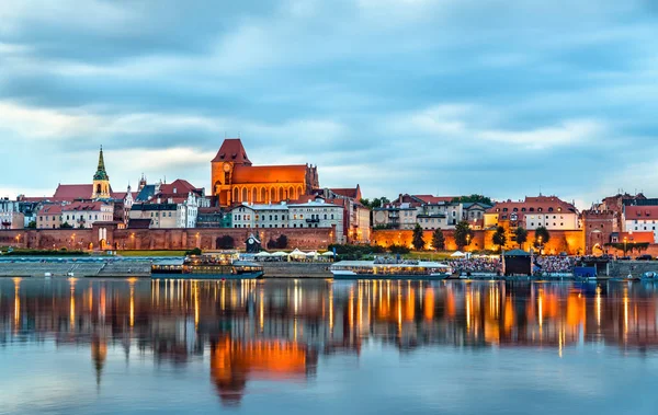 Скайлайн старого города Торунь в Польше — стоковое фото