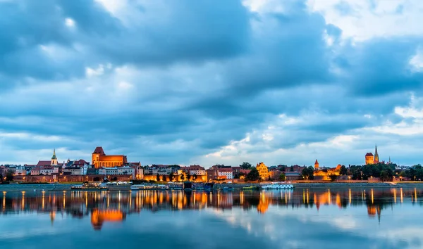 Polonya'daki Torun eski şehrin manzarası — Stok fotoğraf