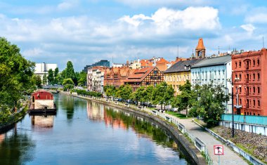 Bydgoszcz görünümüyle Brda nehir, Polonya