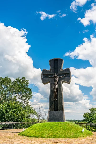 우크라이나의 카자크 수비 병들과 바투린의 희생자들을 기리는 기념비적 인 십자가 — 스톡 사진
