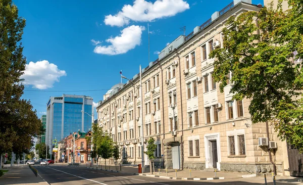 Traditionele gebouwen in het centrum van Krasnodar, Rusland — Stockfoto