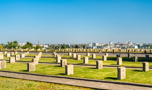 Военное мемориальное кладбище на Мамаевом Кургане в Волгограде — стоковое фото