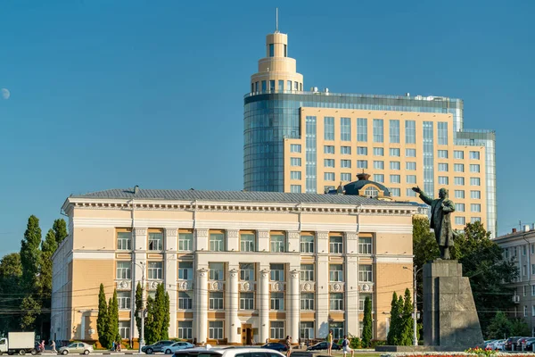 Edificios históricos en el centro de la ciudad de Voronezh, Rusia — Foto de Stock