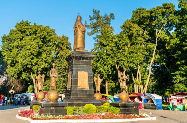 İlk Voronej Piskopos Mitrophan duyuru Katedrali'nde anıt. Rusya