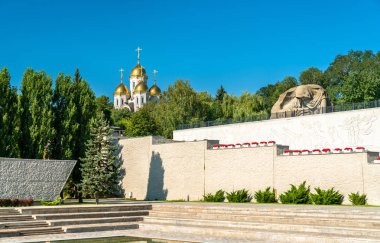 Kederli anne, bir heykelin üzerine Mamayev Kurgan, Volgograd, Rusya
