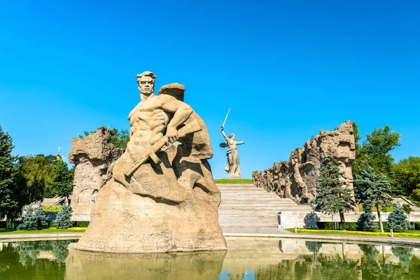 Stojan k smrti, sochy na Mamayev Kurgan komplexní Volgograd, Rusko — Stock fotografie