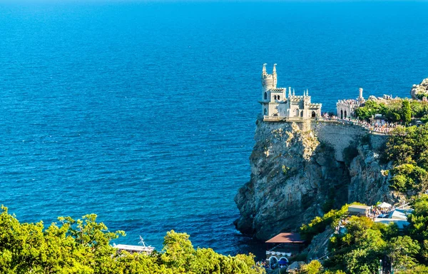 El Castillo del Nido de las Golondrinas cerca de Yalta en la Crimea —  Fotos de Stock