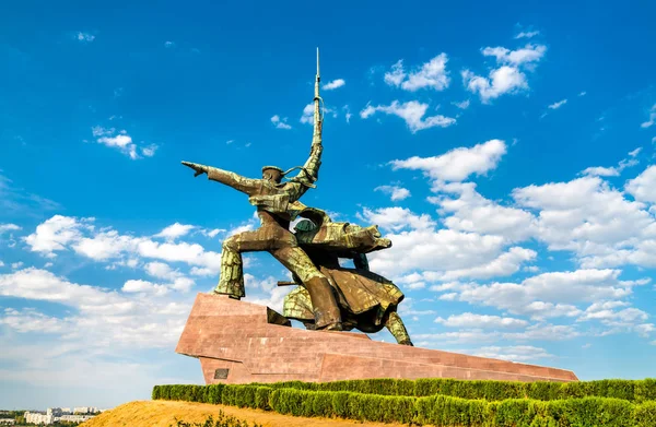 Soldat und Matrose, ein sowjetisches Denkmal für die Verteidiger von Sewastopol im Zweiten Weltkrieg. Krim — Stockfoto