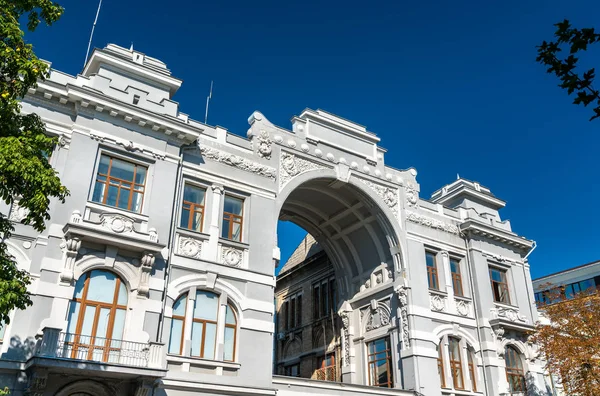 Edifício histórico no centro da cidade de Simferopol, Crimeia — Fotografia de Stock