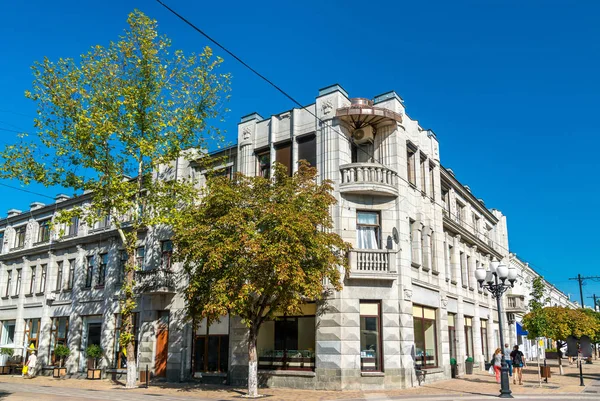 Zabytkowy budynek w centrum miasta w Symferopolu, Crimea — Zdjęcie stockowe