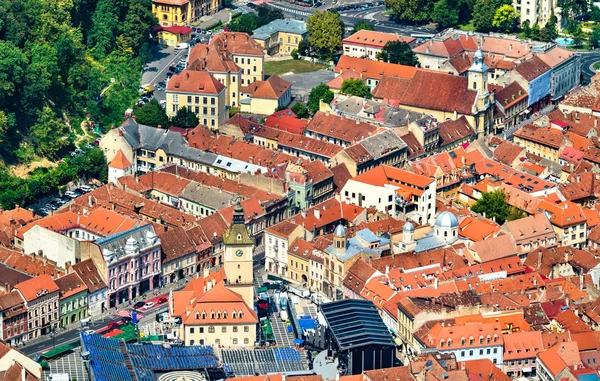 Luchtfoto van Brasov in Roemenië — Stockfoto