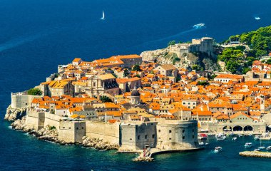 Dubrovnik Hırvatistan Adriyatik Denizi ile havadan görünümü