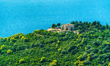 Fort Royal Castle yakınındaki Dubrovnik, Hırvatistan Lokrum Adası görünümünü