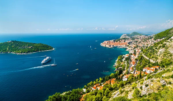 Vista aérea de Dubrovnik con el mar Adriático en Croacia — Foto de Stock