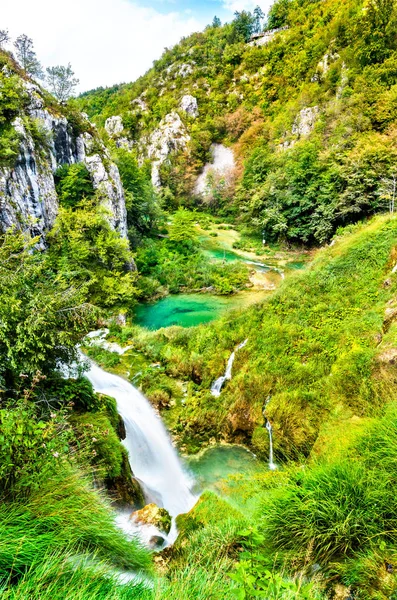 Vízesés Plitvicei-tavak Nemzeti Park, Horvátország — Stock Fotó