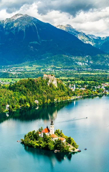 Vista aérea del lago Bled con la isla de Eslovenia —  Fotos de Stock