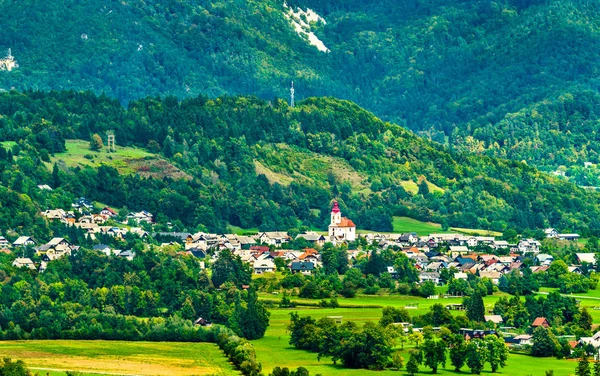 Huizen in de buurt van Lake Bled in Slovenië — Stockfoto