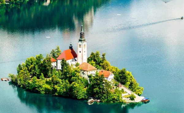 Luchtfoto van het eiland Bled in Slovenië — Stockfoto