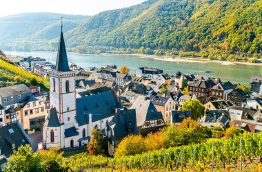 Assmannshausen, üst orta Ren Vadisi Almanya'da hony Cross Church