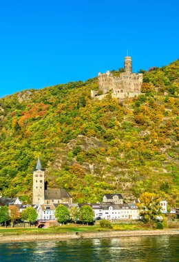 Maus Castle yukarıda Almanya Wellmich Köyü