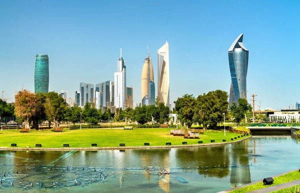 Skyline of Kuwait City at Al Shaheed Park — Stock Photo, Image