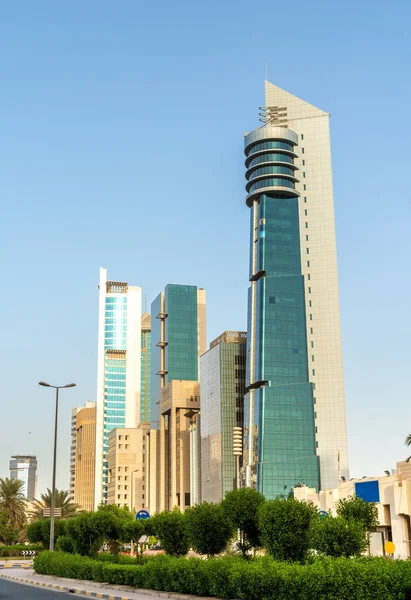 A Kuwait City Downtown modern felhőkarcolók — Stock Fotó