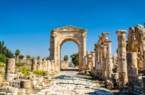 Arch of Hadrian at the Al-Bass Tyre necropolis in Lebanon — Stock Photo, Image