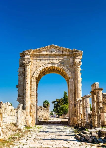Arch of Hadrian at the Al-Bass Tyre necropolis in Lebanon — Stock Photo, Image