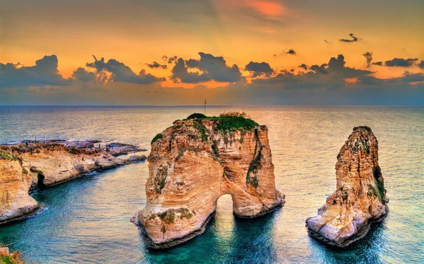 Raouche o Palomas Rocas en Beirut, Líbano — Foto de Stock