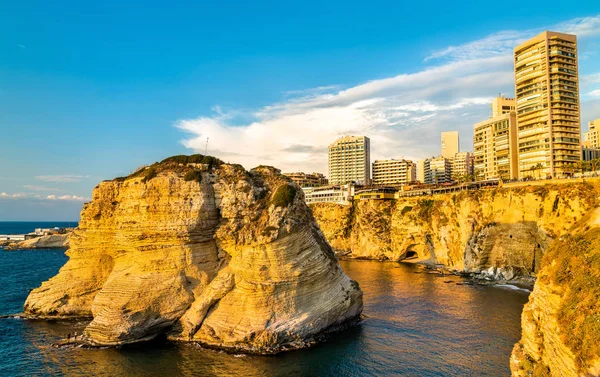 Скалы Рауш или Голуби в Бейруте, Ливан — стоковое фото