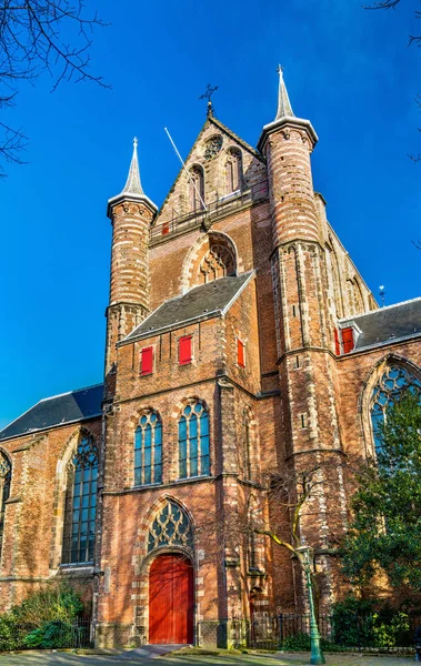 El Pieterskerk, una iglesia gótica tardía en Leiden — Foto de Stock