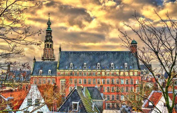 Het Stadhuis, het stadhuis van Leiden in Nederland — Stockfoto