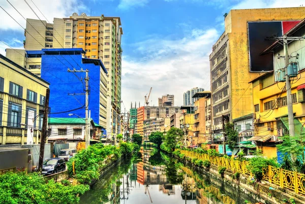 Estero de Binondo floden i Manila, Filippinerna — Stockfoto